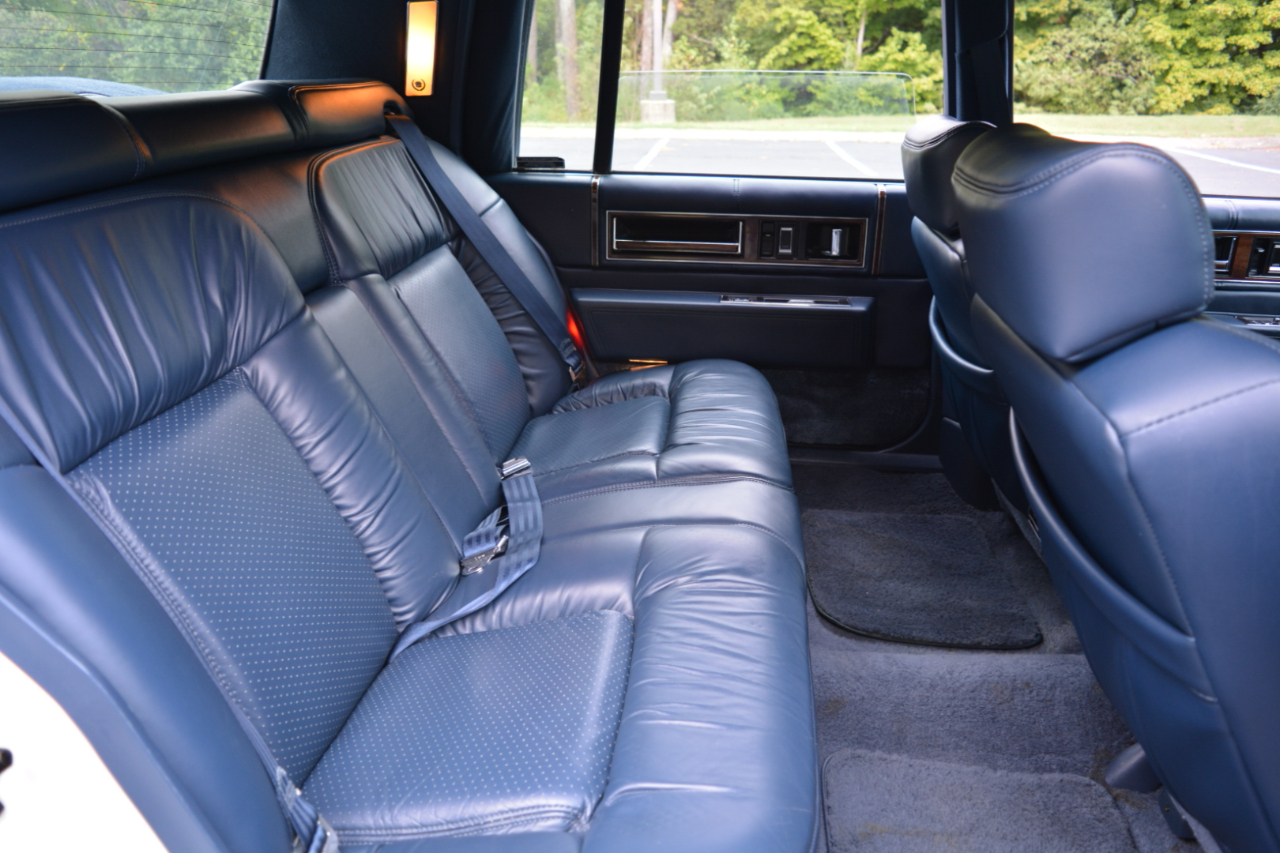 1992 Cadillac DeVille photo 13