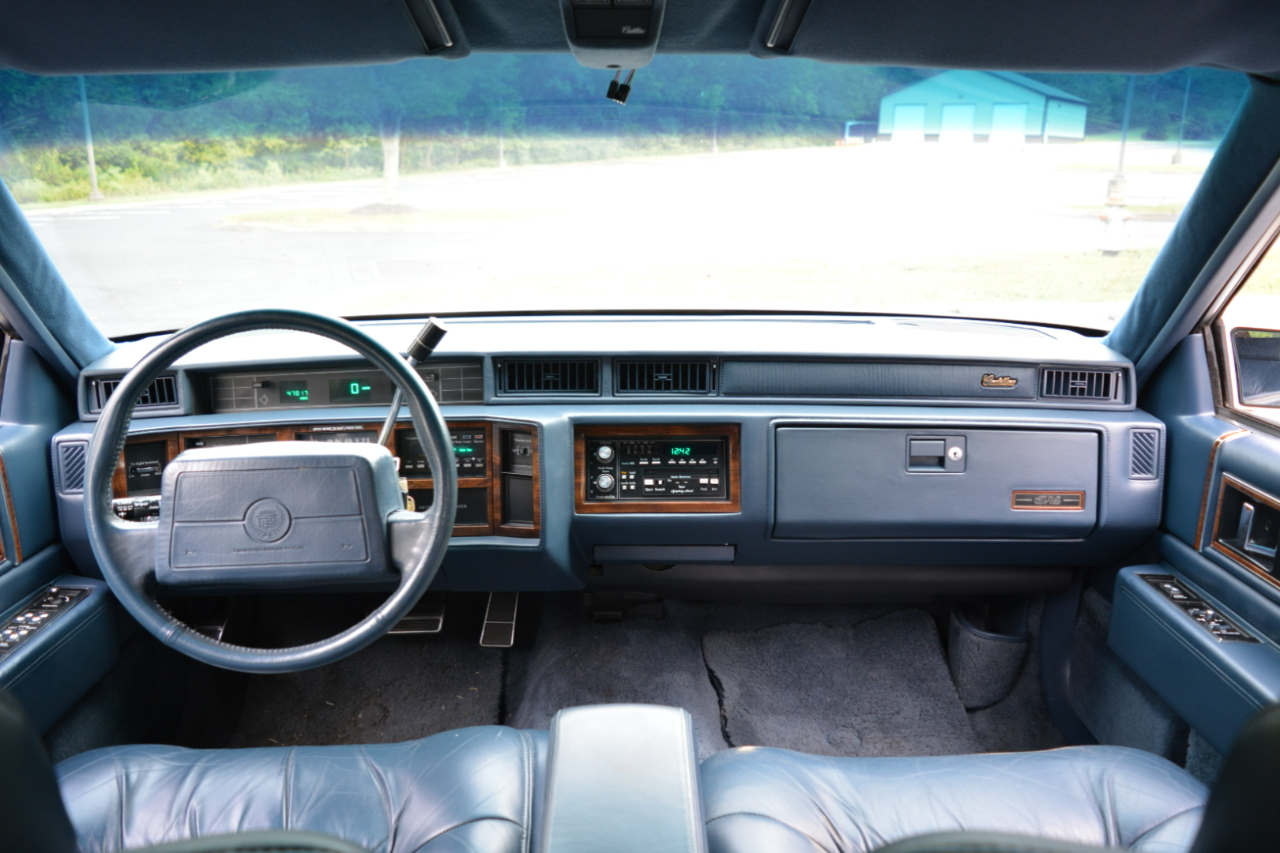 1992 Cadillac DeVille photo 16