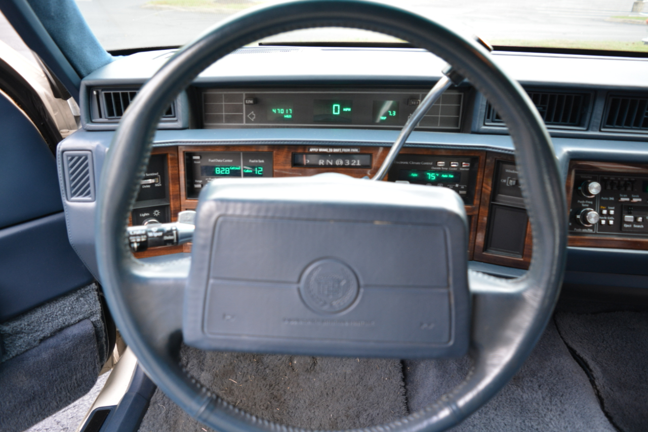 1992 Cadillac DeVille photo 17