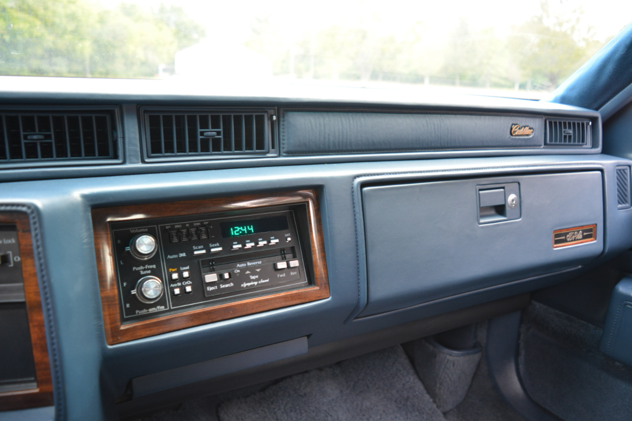1992 Cadillac DeVille photo 19
