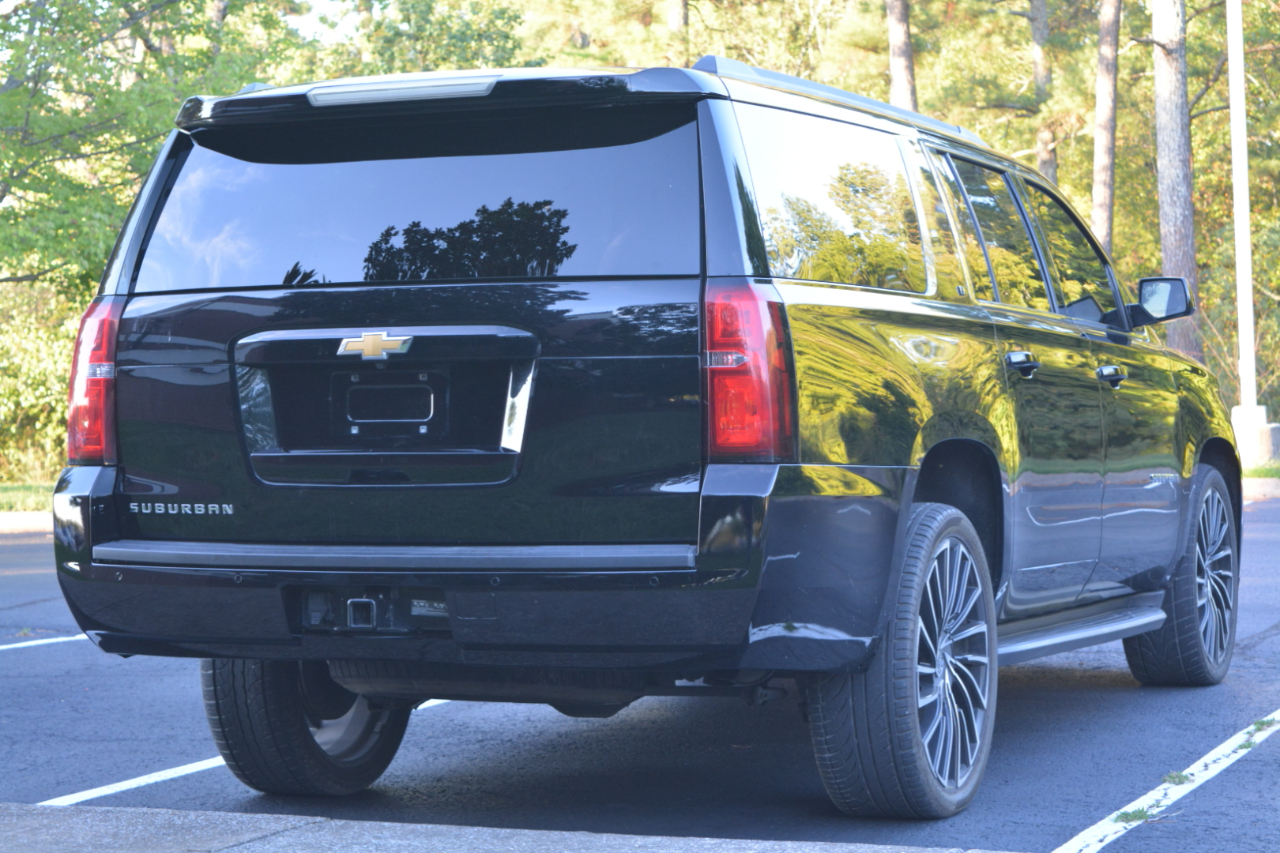 2017 Chevrolet Suburban LT photo 2