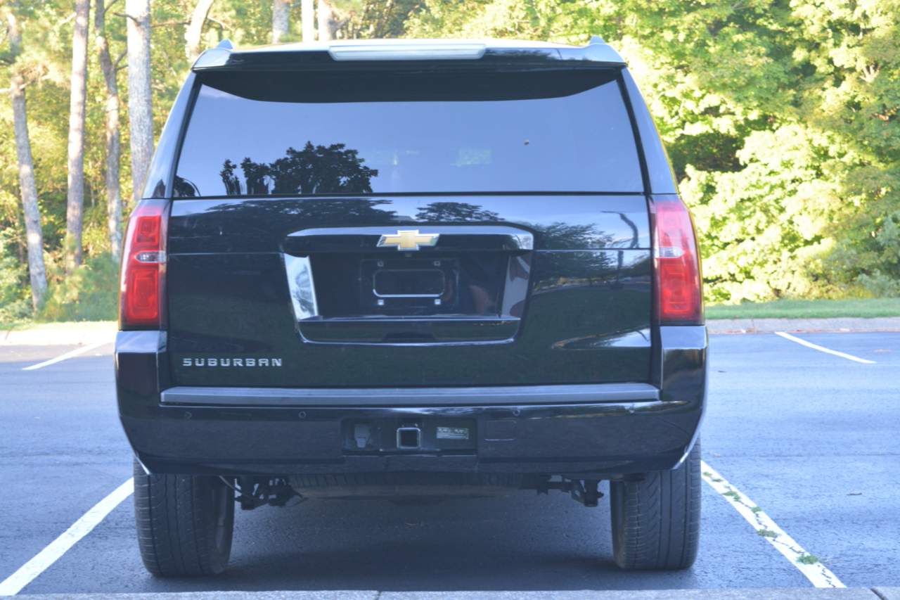 2017 Chevrolet Suburban LT photo 3