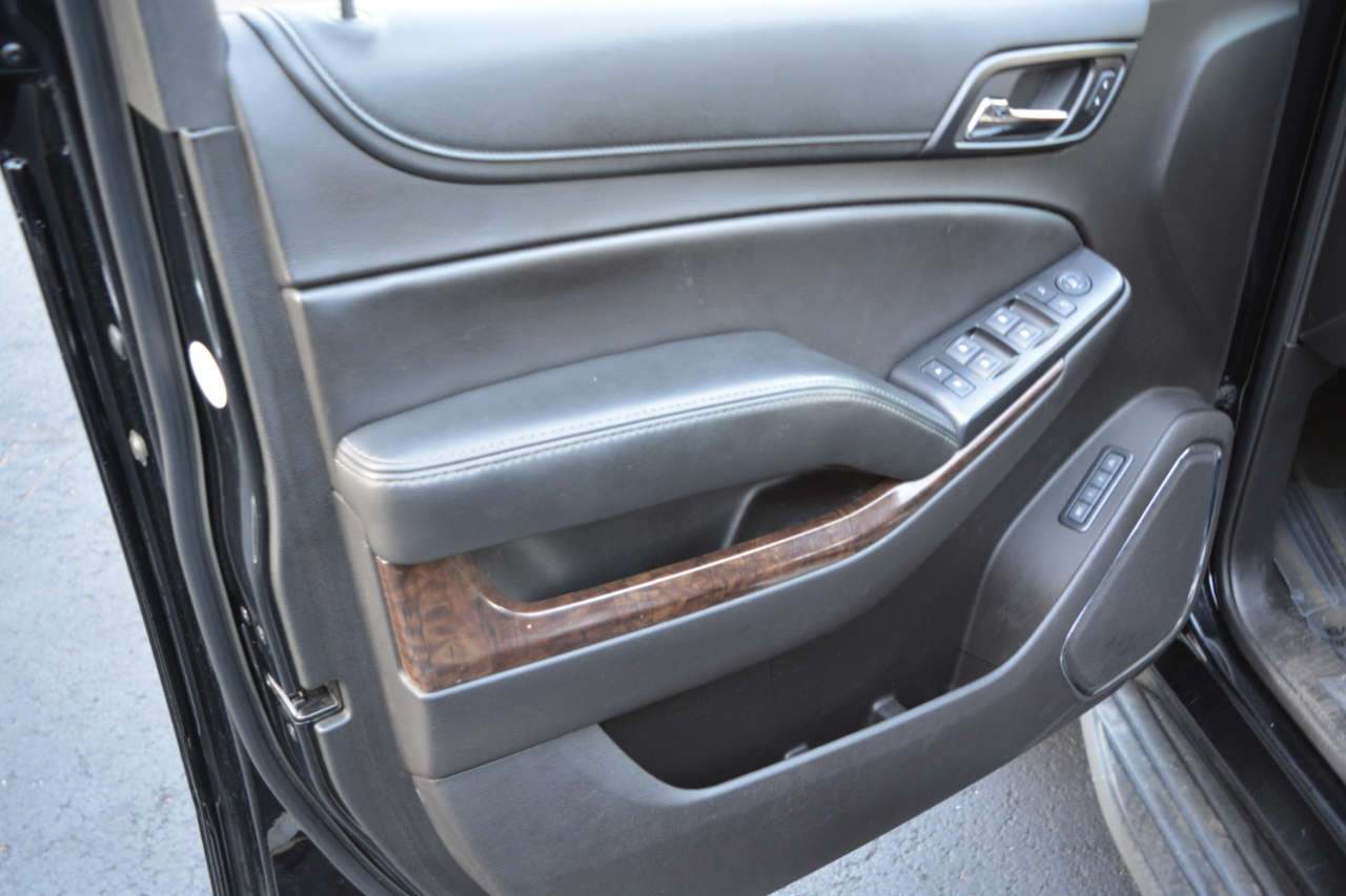 2017 Chevrolet Suburban LT photo 8
