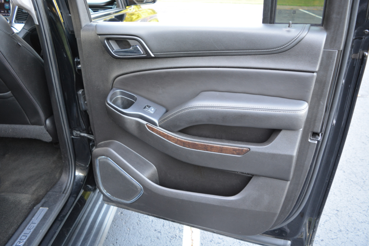 2017 Chevrolet Suburban LT photo 13