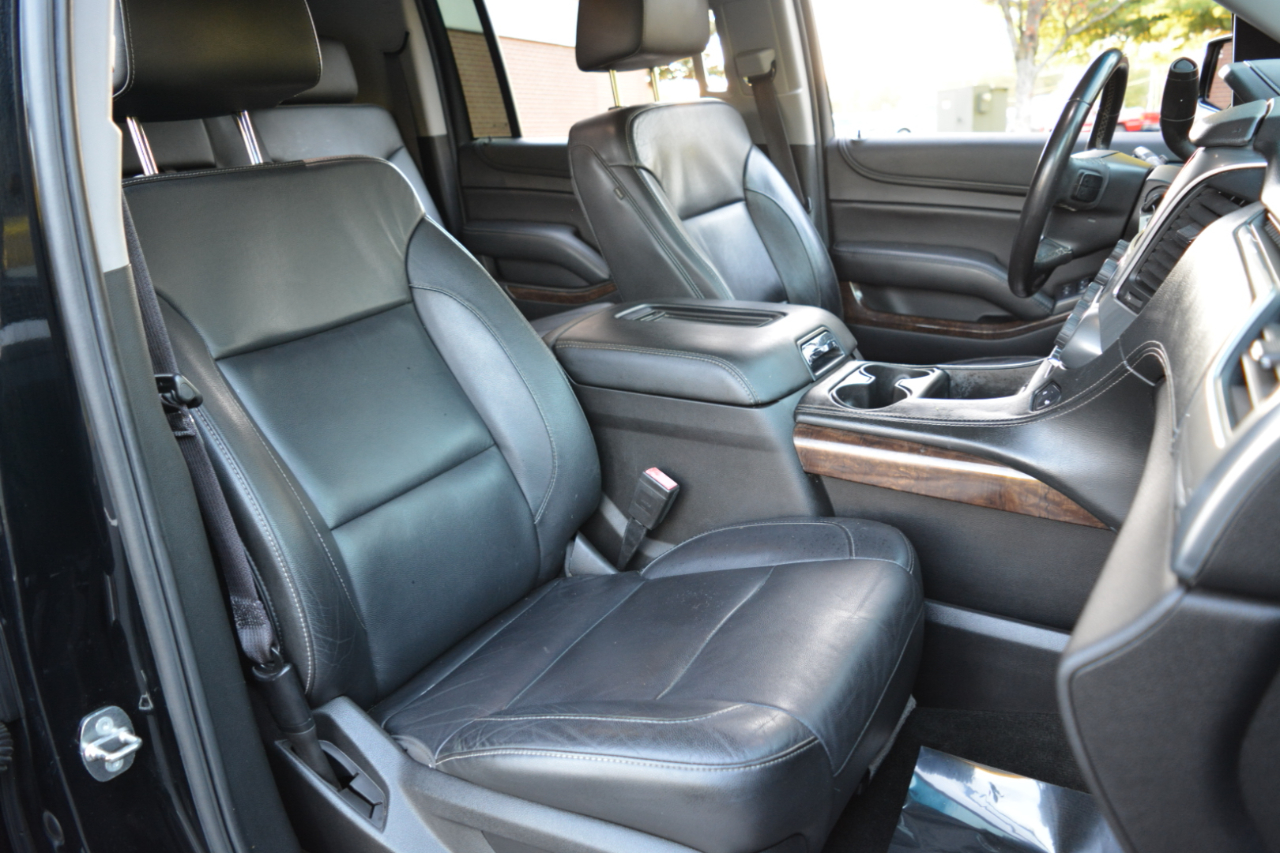 2017 Chevrolet Suburban LT photo 17
