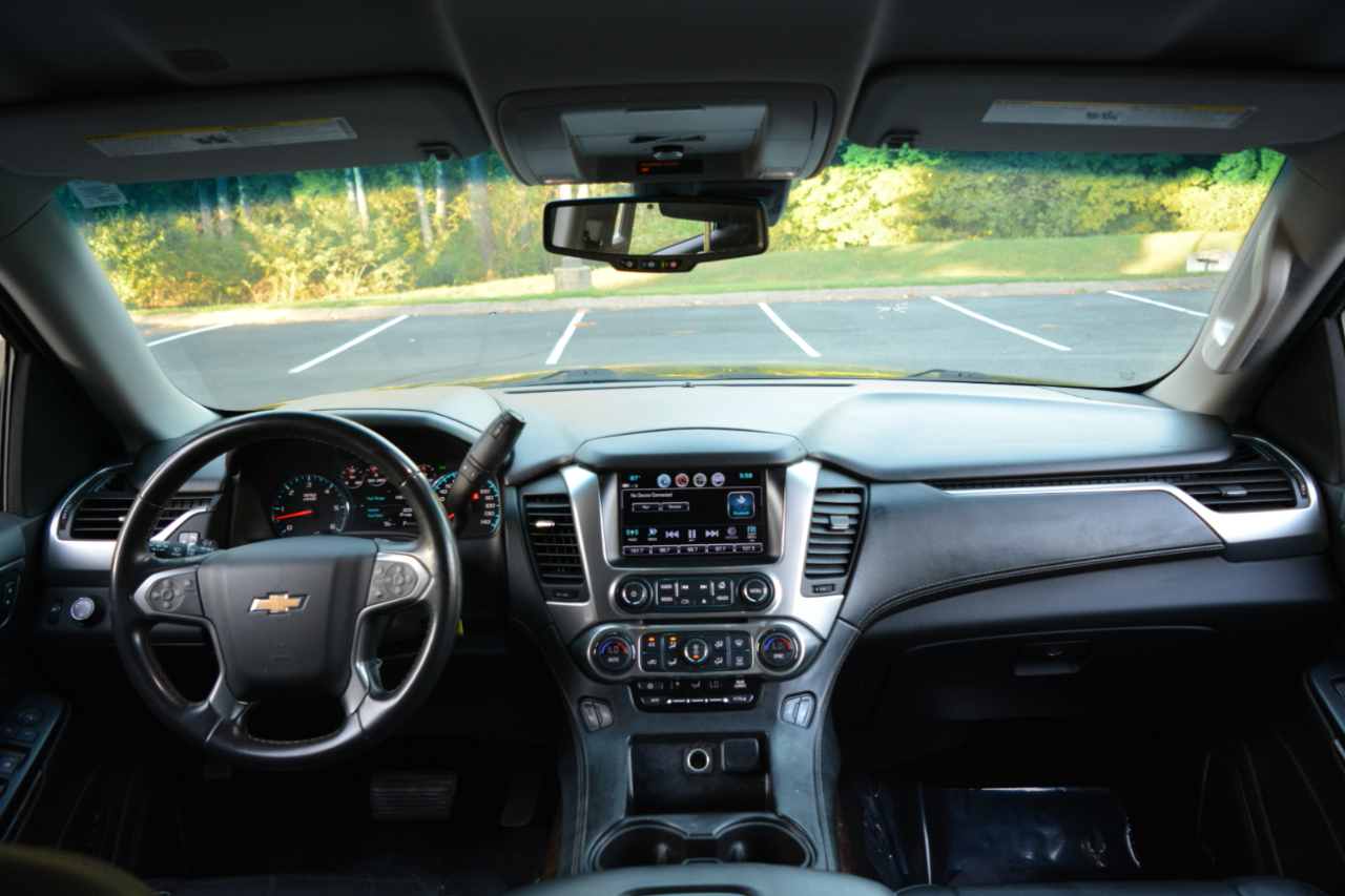 2017 Chevrolet Suburban LT photo 19
