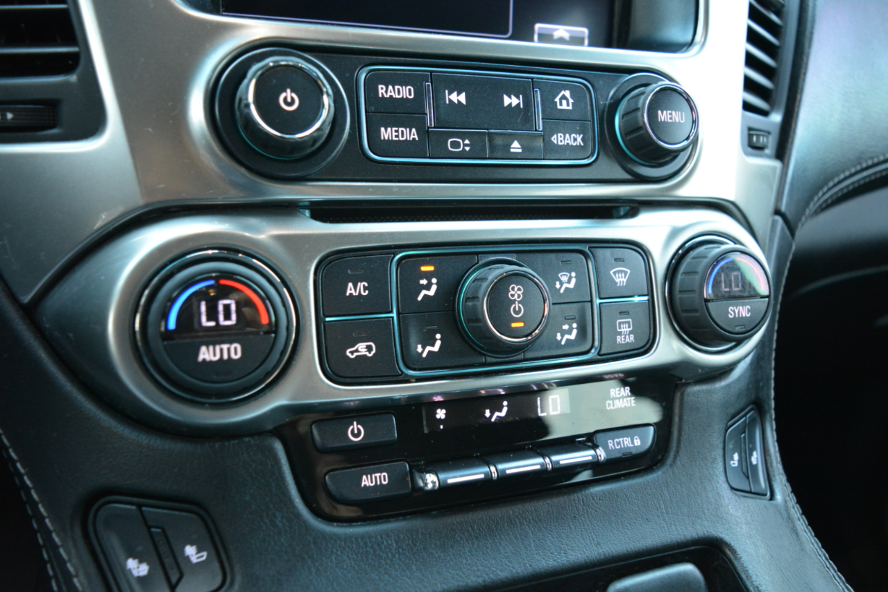 2017 Chevrolet Suburban LT photo 23
