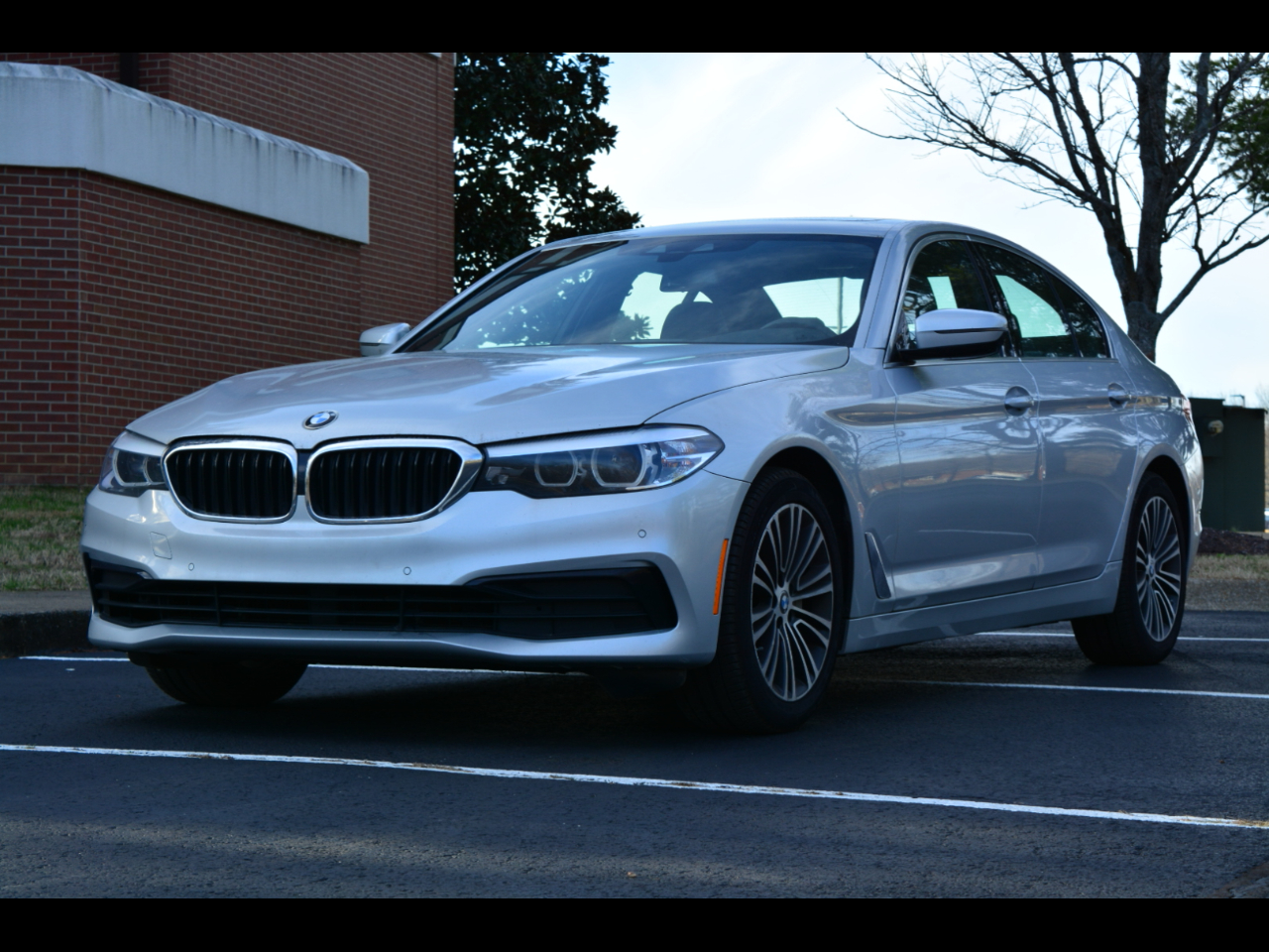 2019 BMW 5 Series 530i's photo