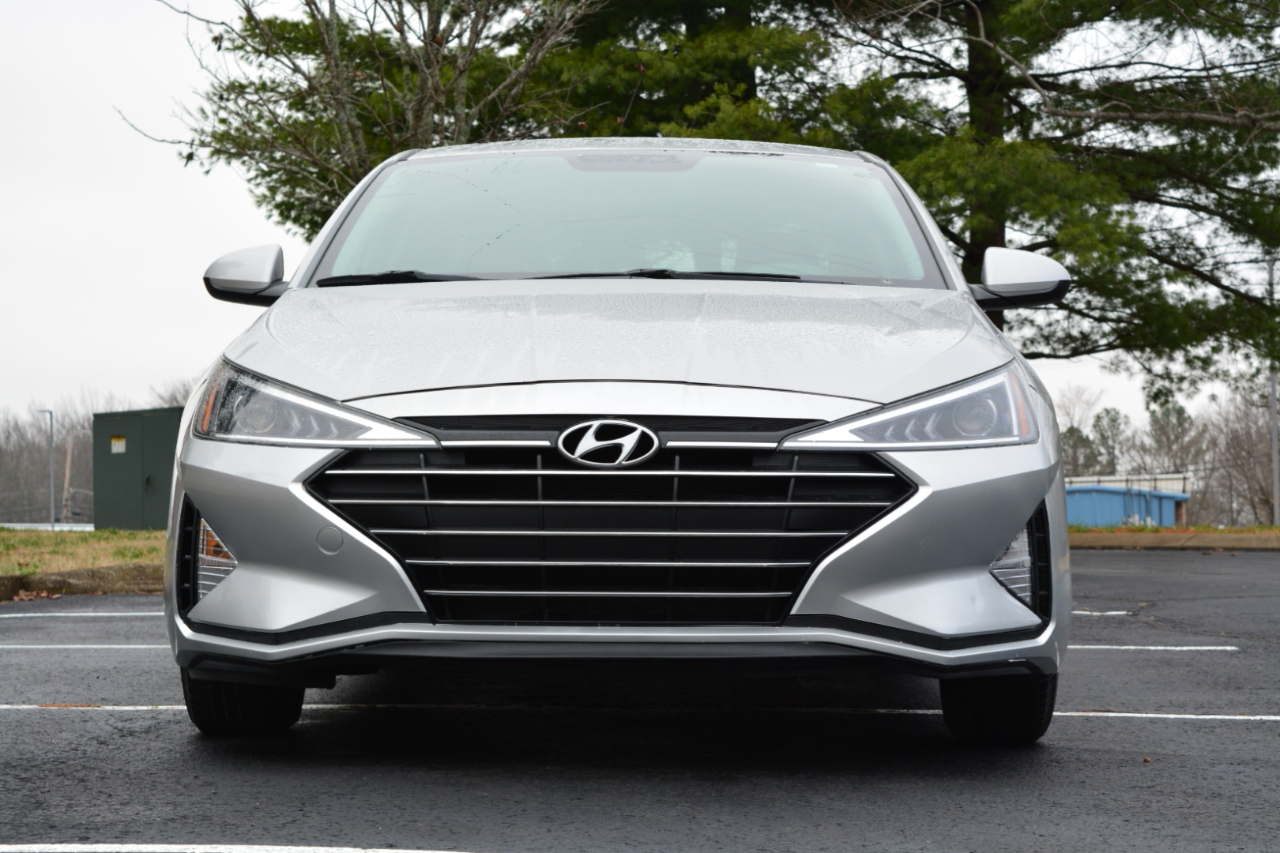 Hyundai Elantra SE 6AT 2019