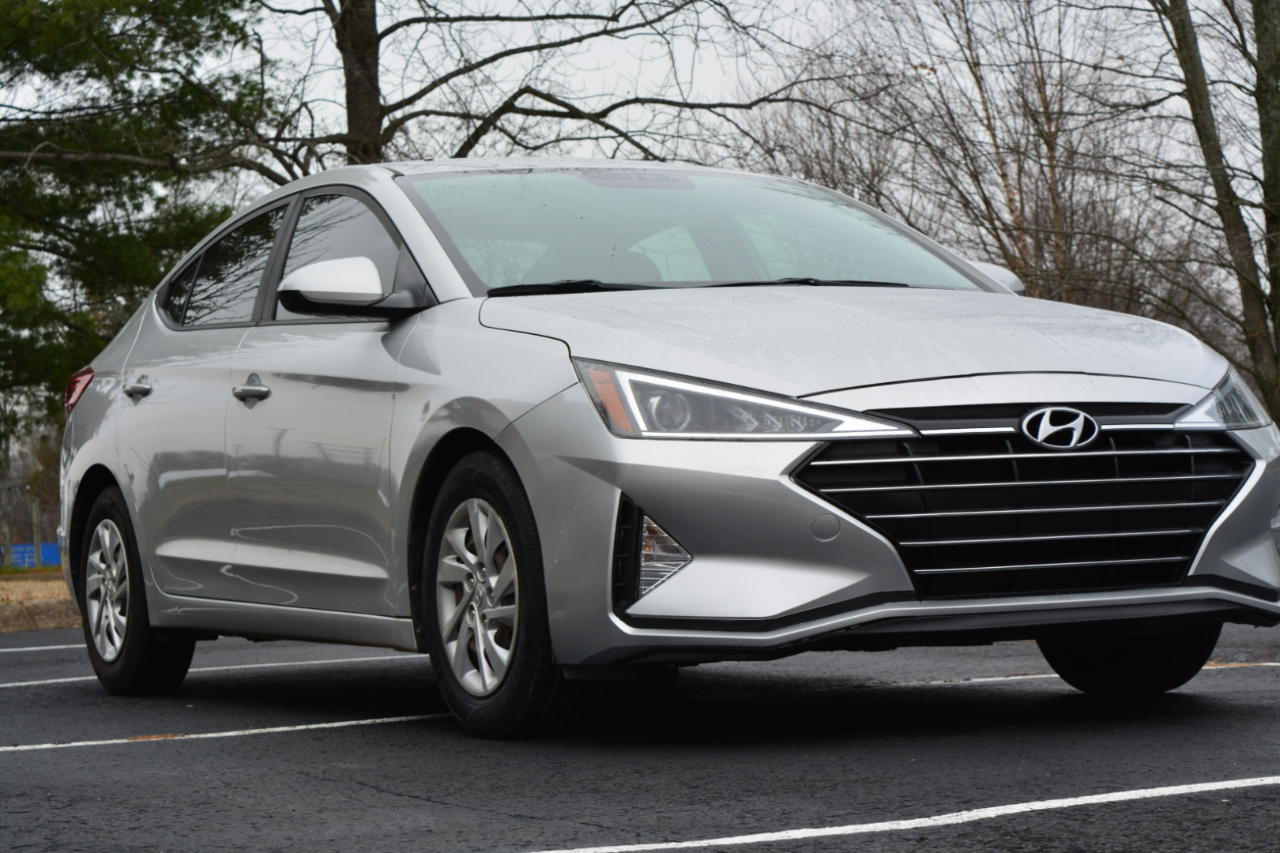 Hyundai Elantra SE 6AT 2019