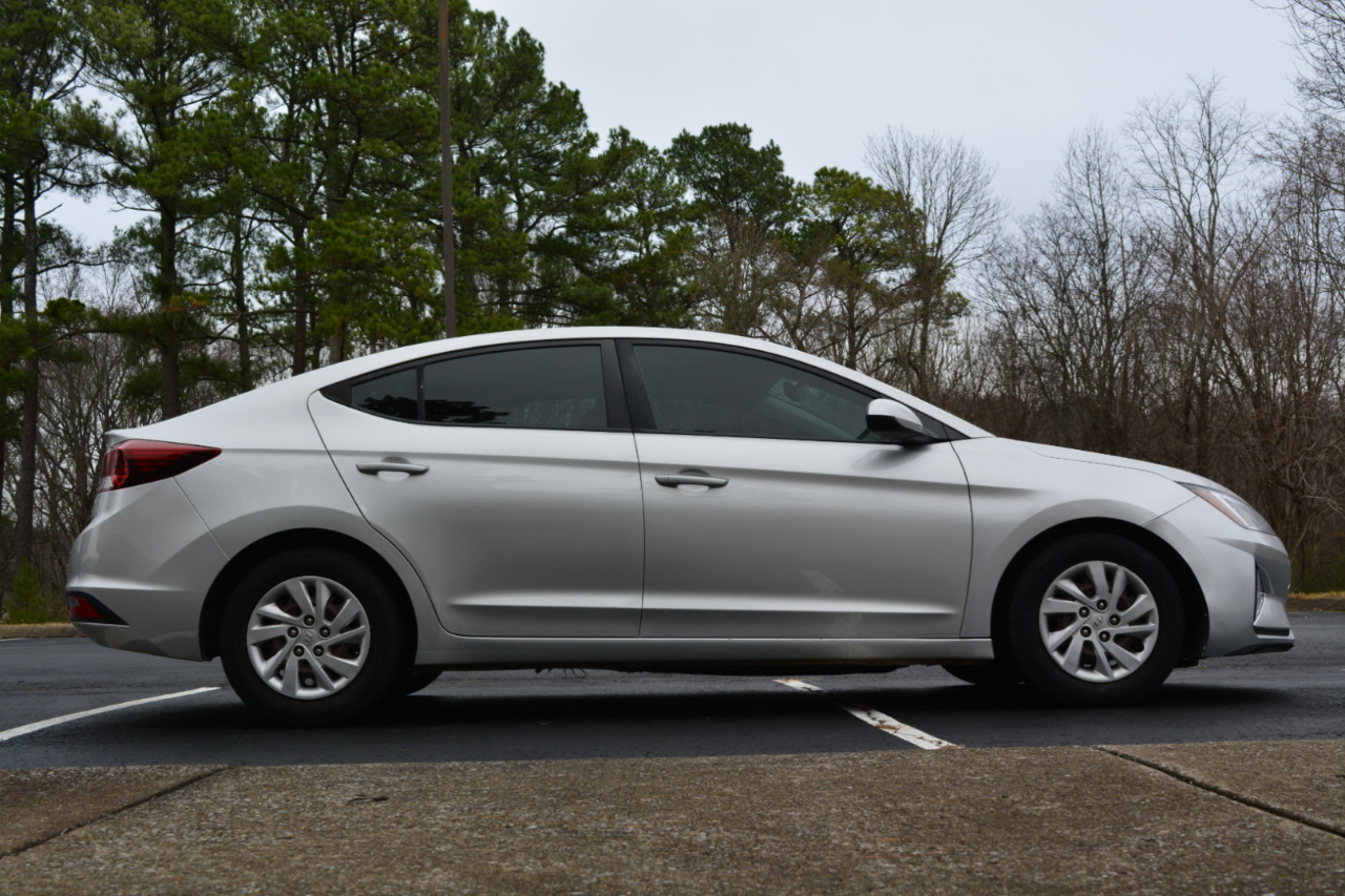 Hyundai Elantra SE 6AT 2019