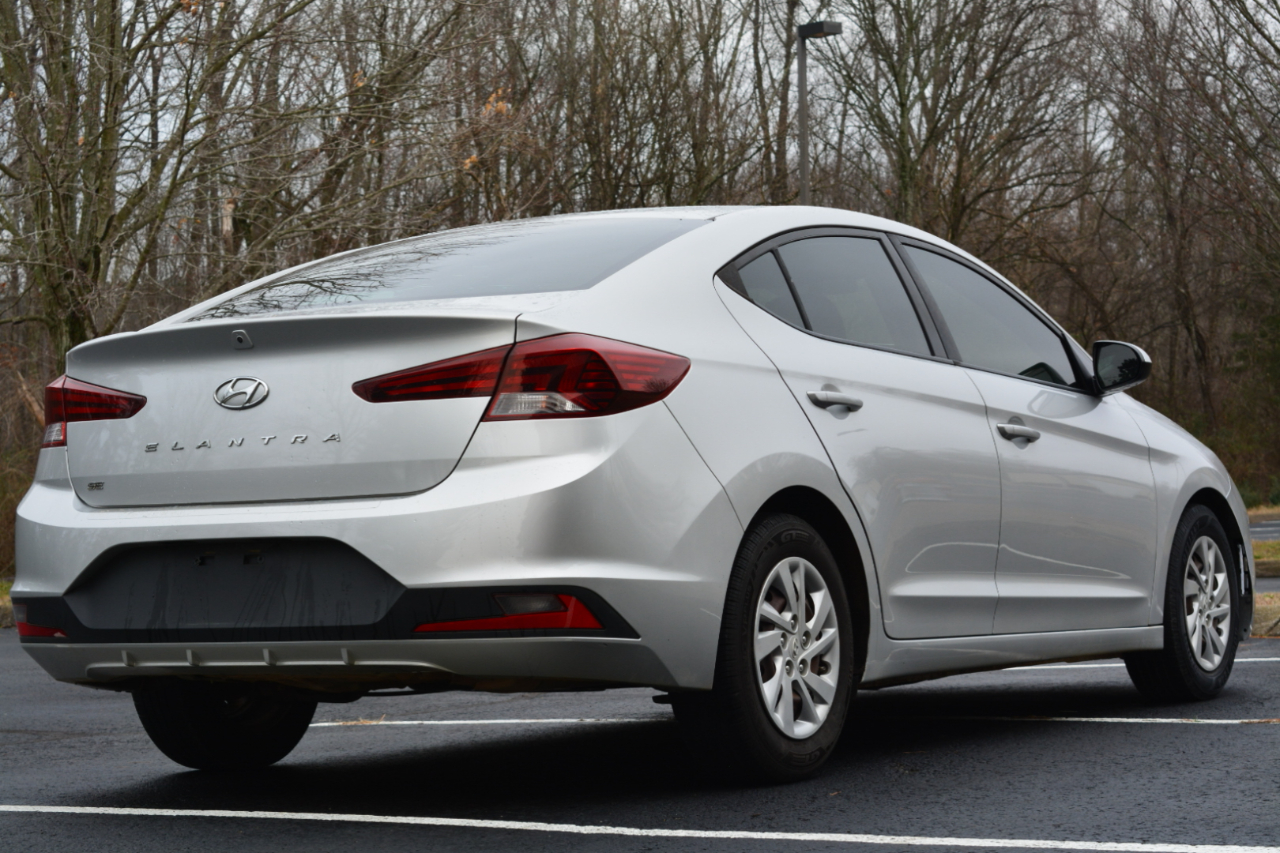 Hyundai Elantra SE 6AT 2019