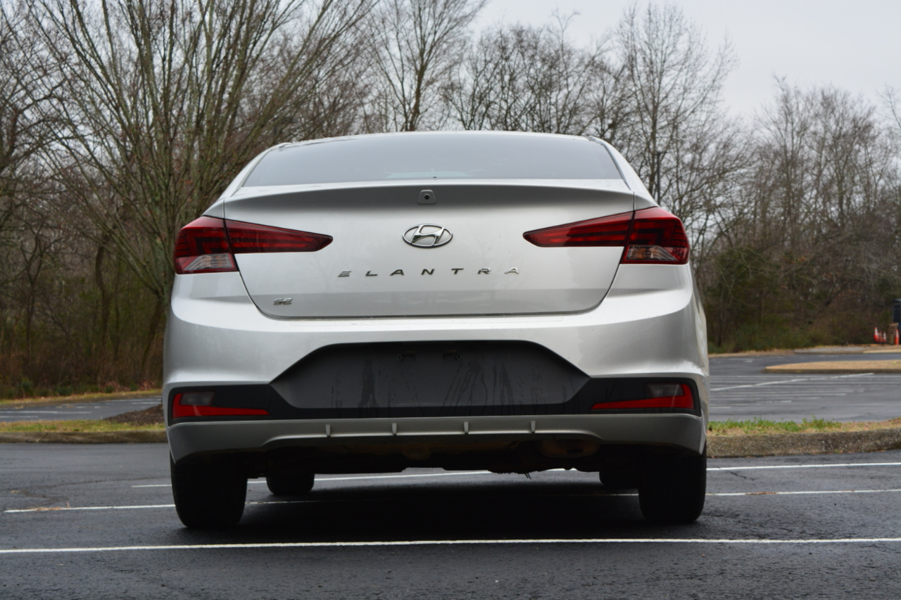 Hyundai Elantra SE 6AT 2019