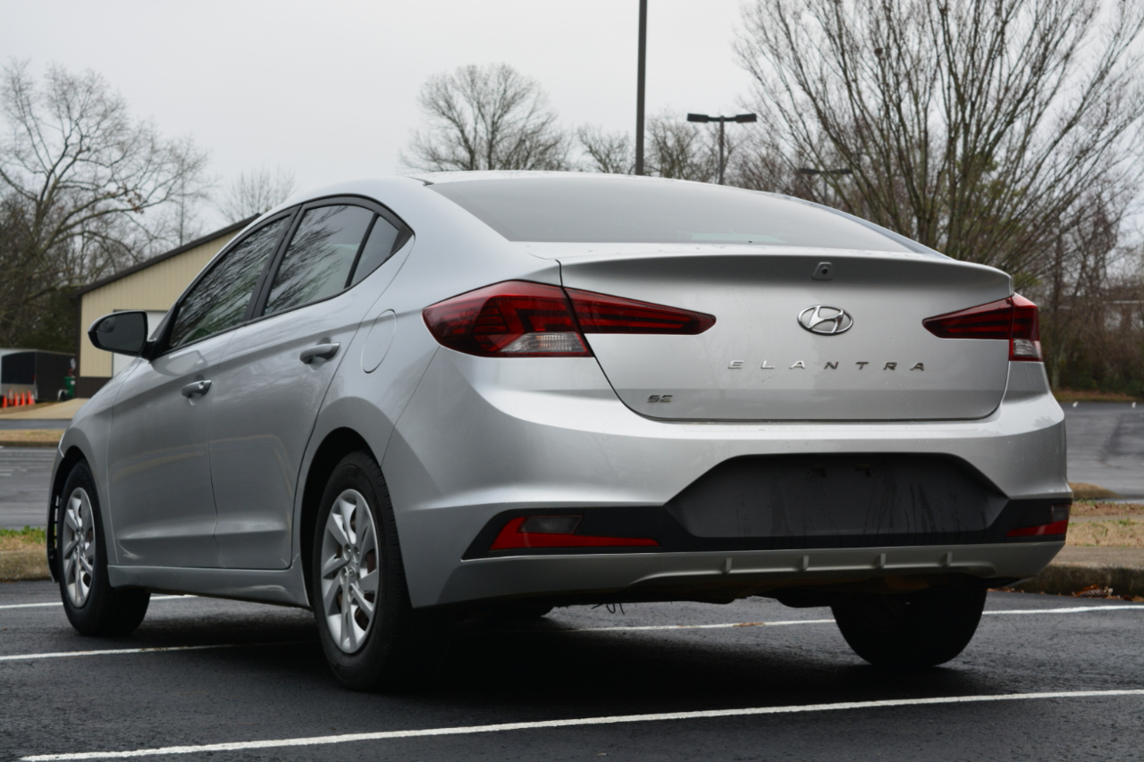 Hyundai Elantra SE 6AT 2019