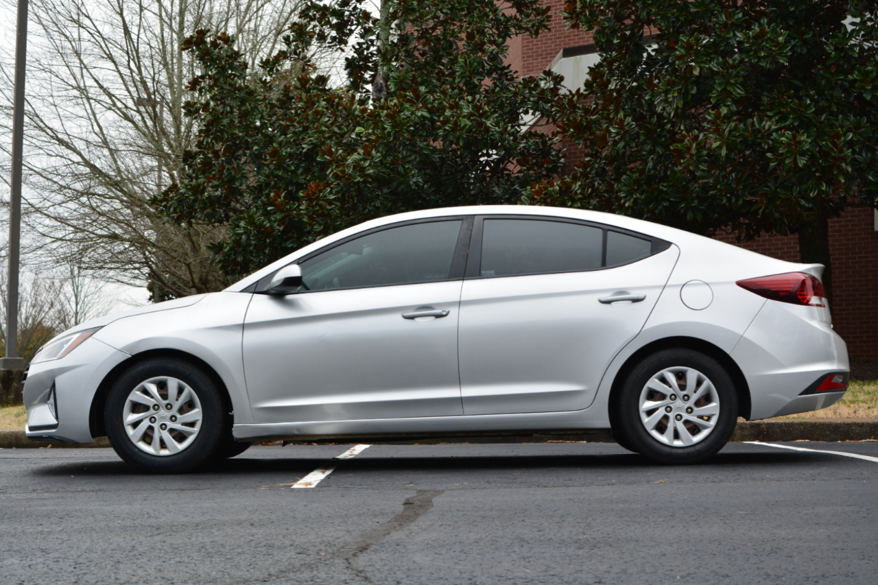 Hyundai Elantra SE 6AT 2019