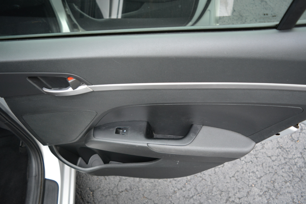 Hyundai Elantra SE 6AT 2019