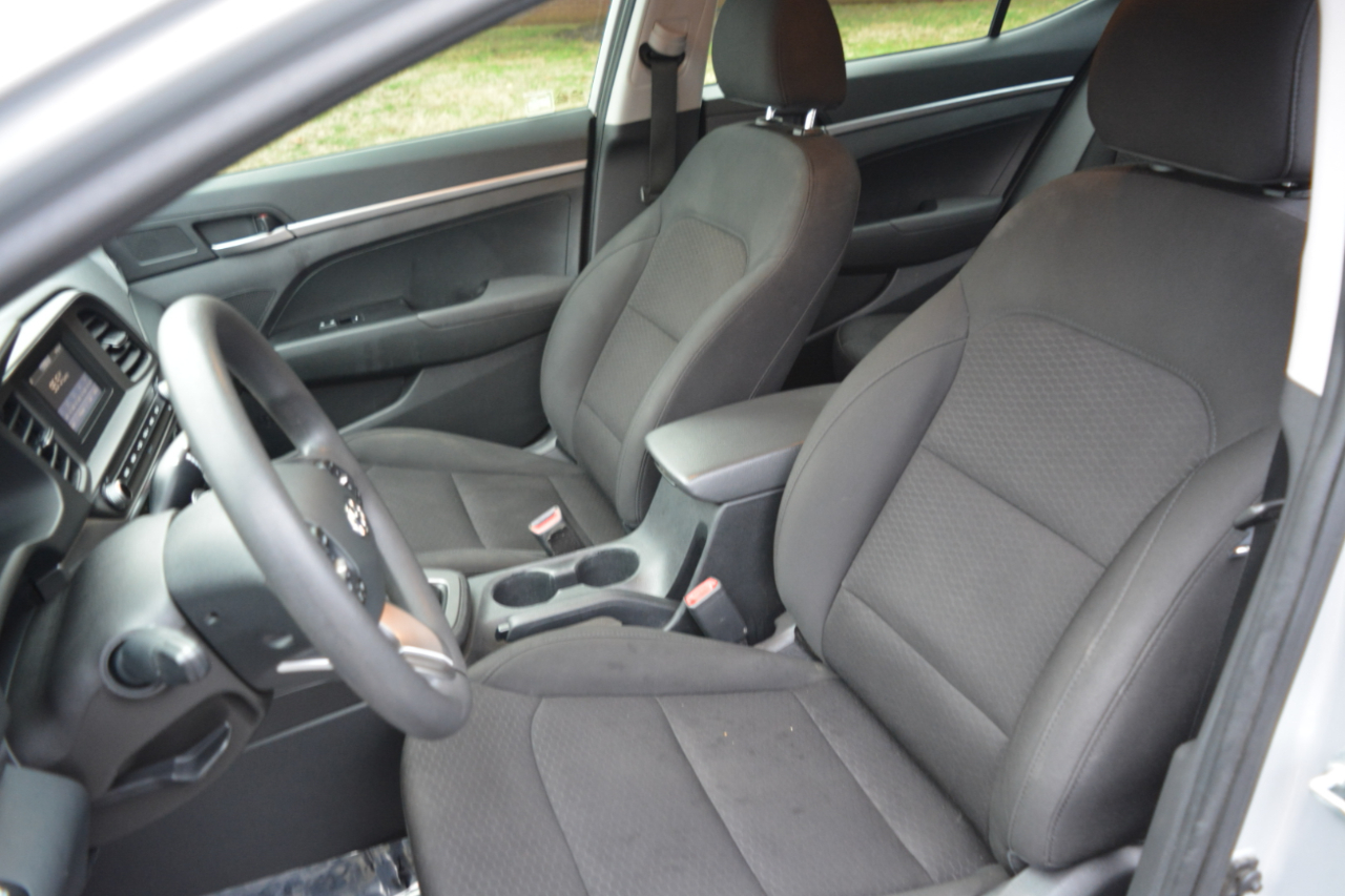 Hyundai Elantra SE 6AT 2019