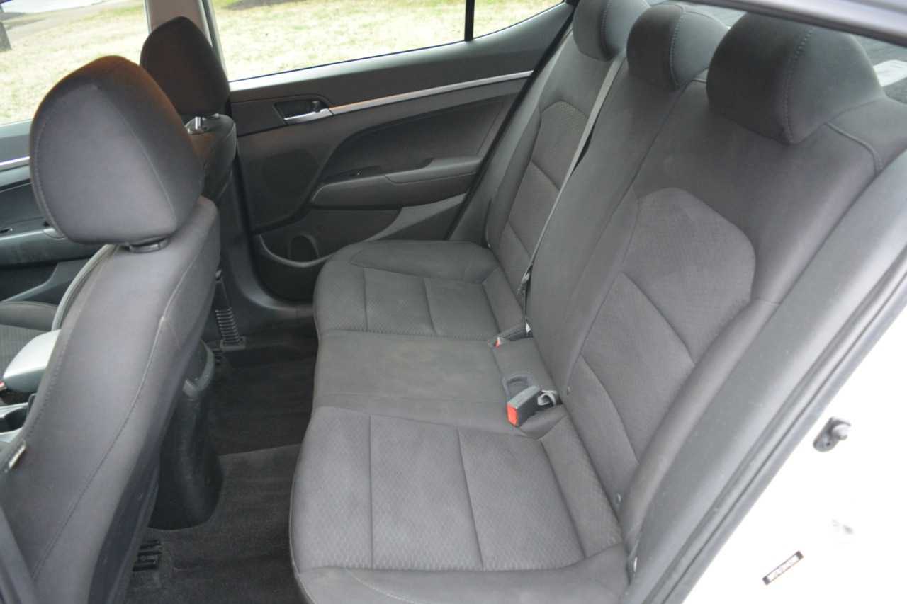 Hyundai Elantra SE 6AT 2019