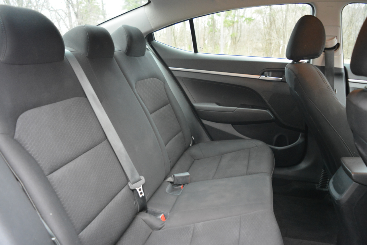 Hyundai Elantra SE 6AT 2019