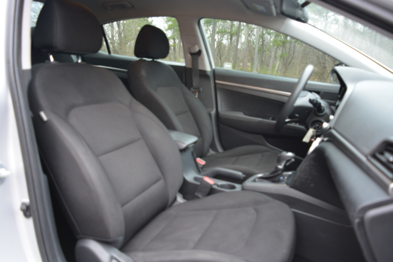 Hyundai Elantra SE 6AT 2019