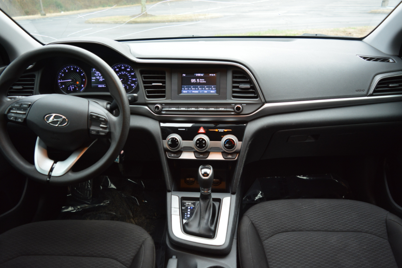 Hyundai Elantra SE 6AT 2019