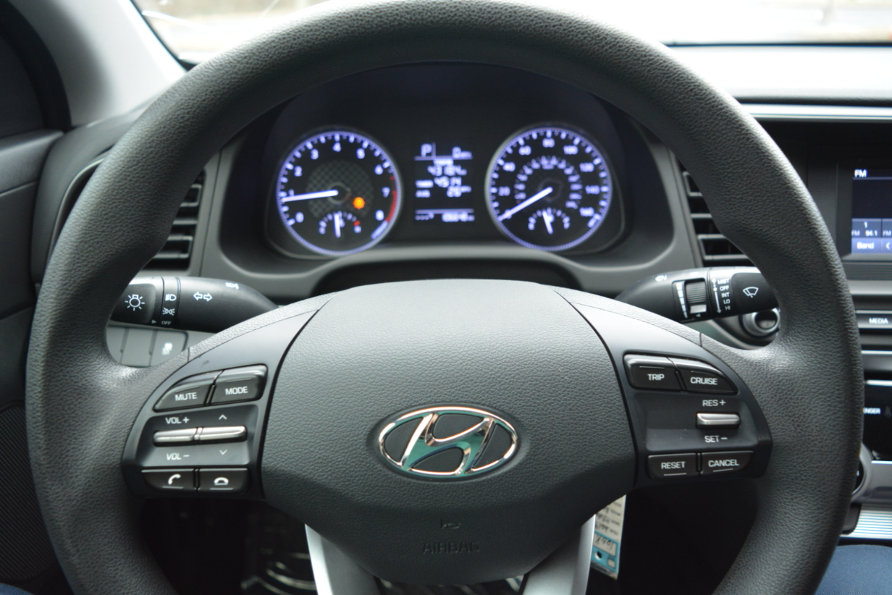 Hyundai Elantra SE 6AT 2019