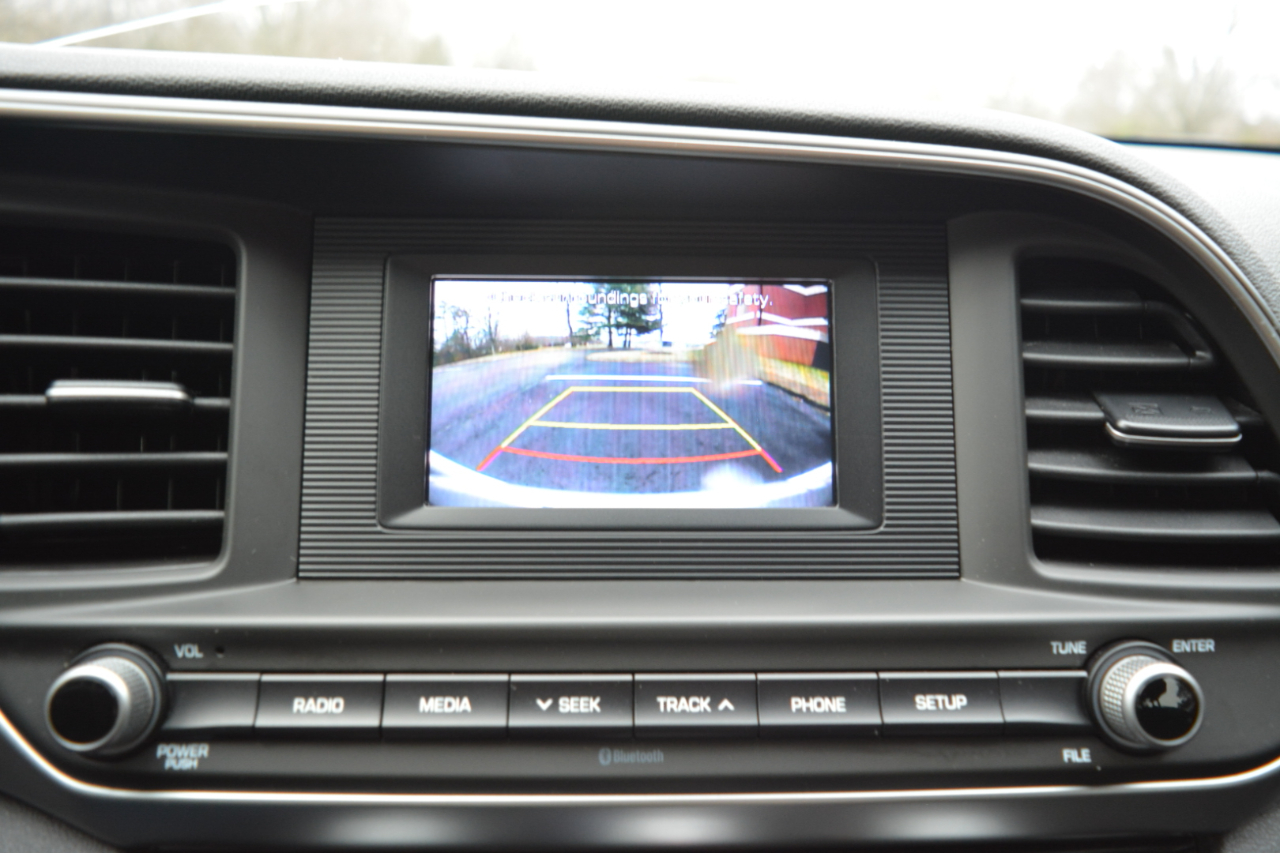 Hyundai Elantra SE 6AT 2019