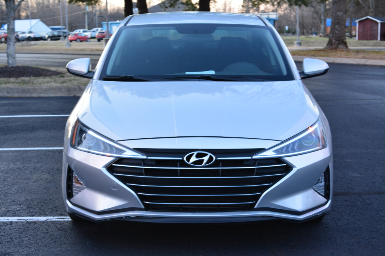 Hyundai Elantra SE 6AT 2019