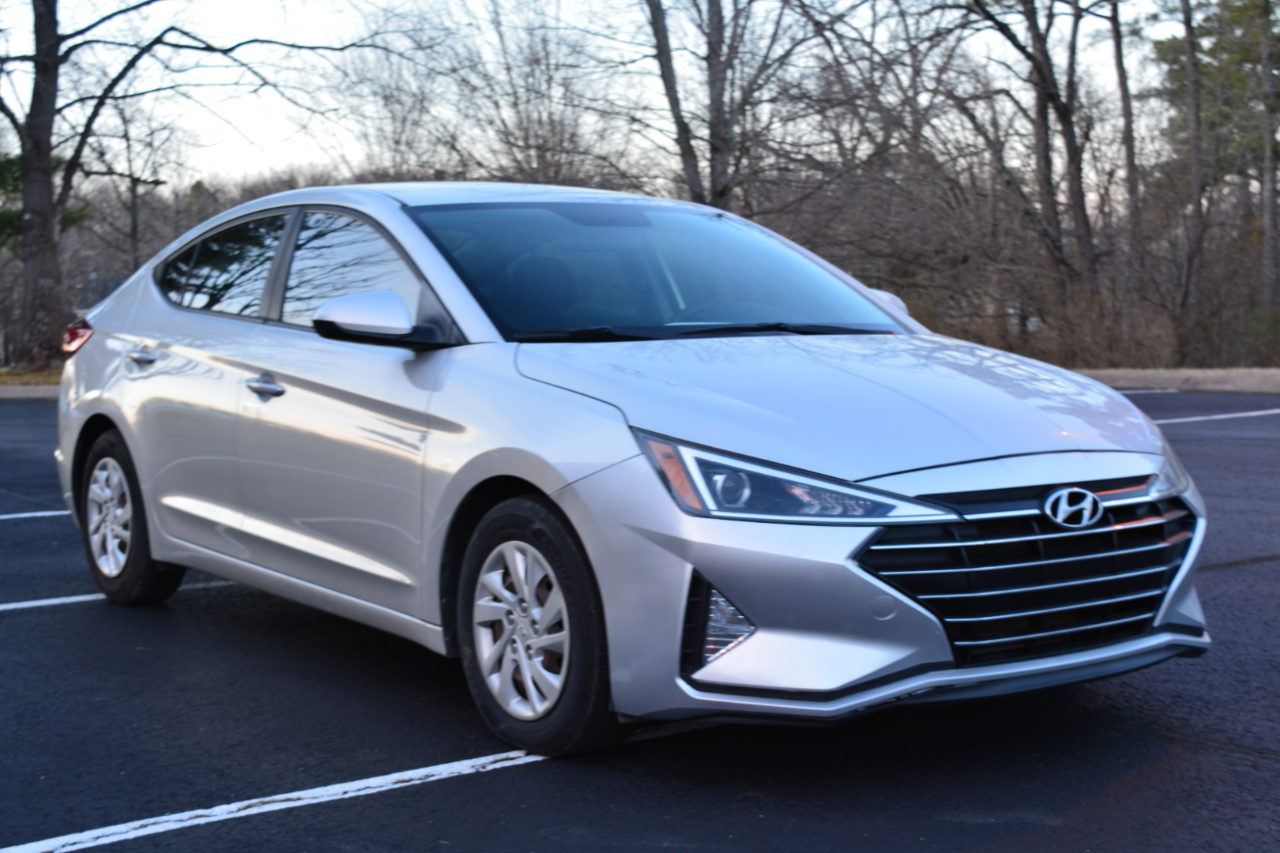 Hyundai Elantra SE 6AT 2019
