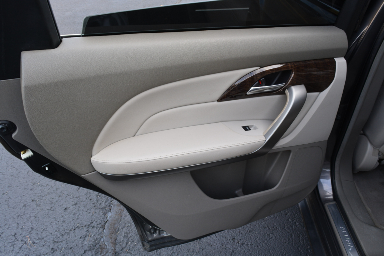 Acura MDX 6-Spd AT w/Tech Package 2011