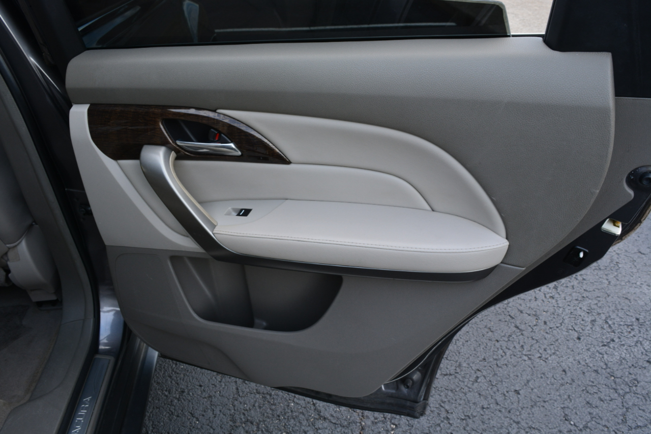 Acura MDX 6-Spd AT w/Tech Package 2011