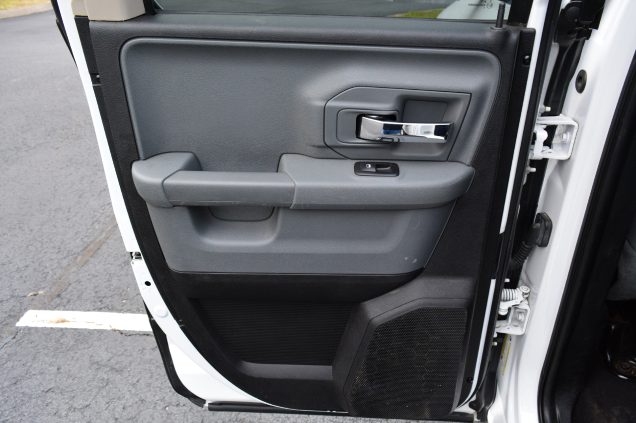 RAM 1500 SLT Quad Cab 4WD 2015