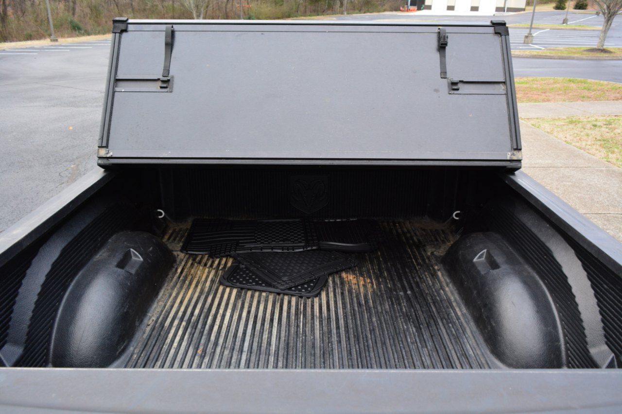 RAM 1500 SLT Quad Cab 4WD 2015