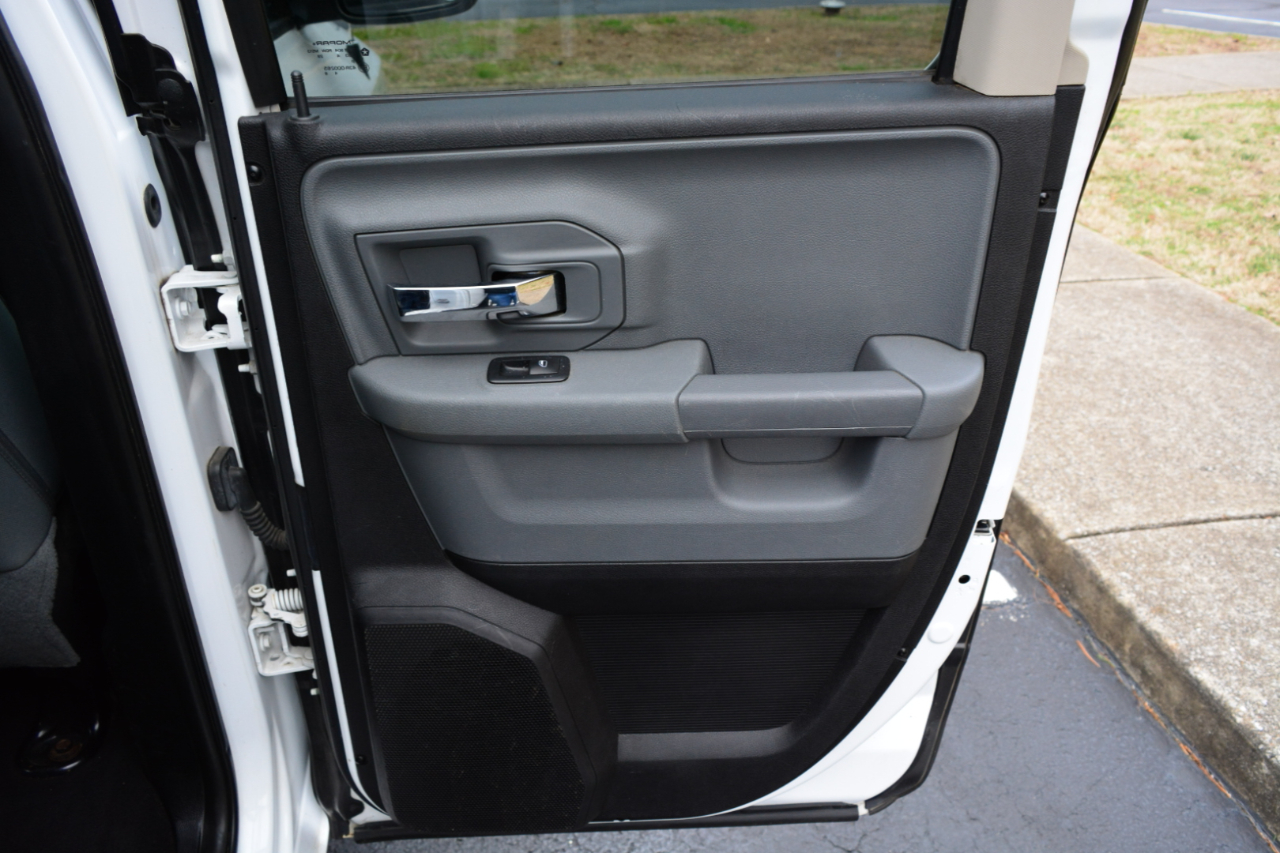 RAM 1500 SLT Quad Cab 4WD 2015