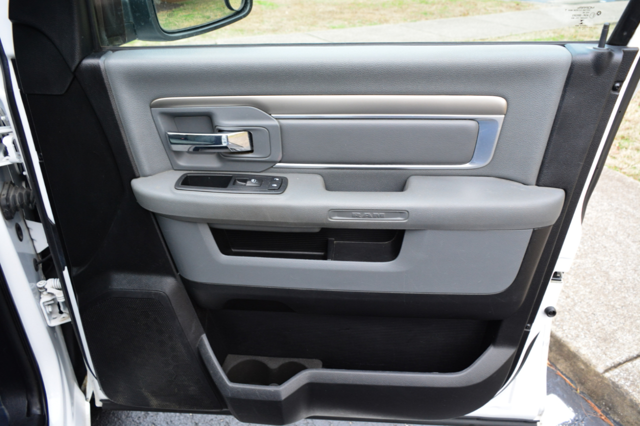 RAM 1500 SLT Quad Cab 4WD 2015