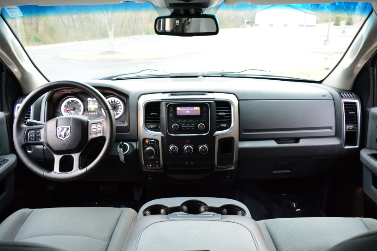 RAM 1500 SLT Quad Cab 4WD 2015