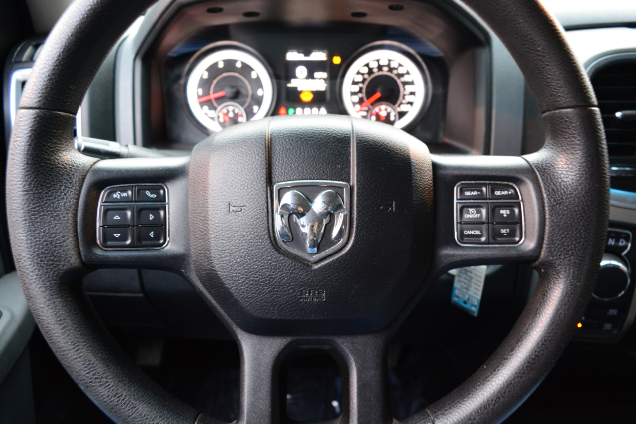 RAM 1500 SLT Quad Cab 4WD 2015