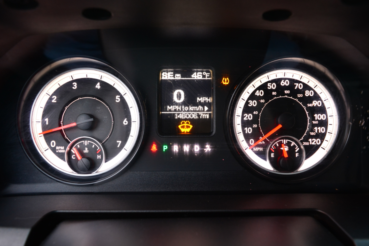 RAM 1500 SLT Quad Cab 4WD 2015