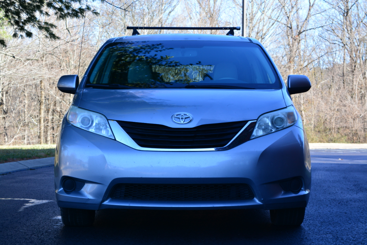 Toyota Sienna LE FWD 8-Passenger V6 2013