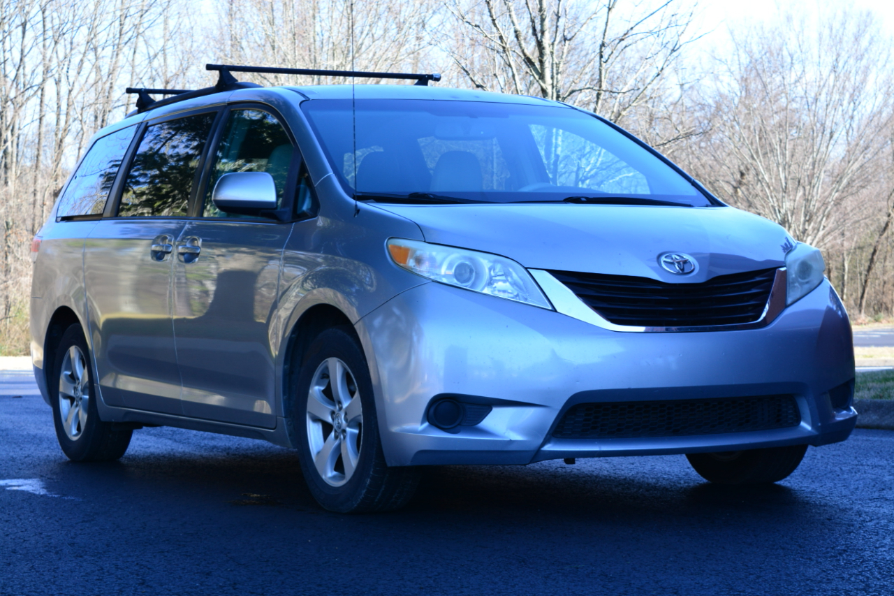 Toyota Sienna LE FWD 8-Passenger V6 2013