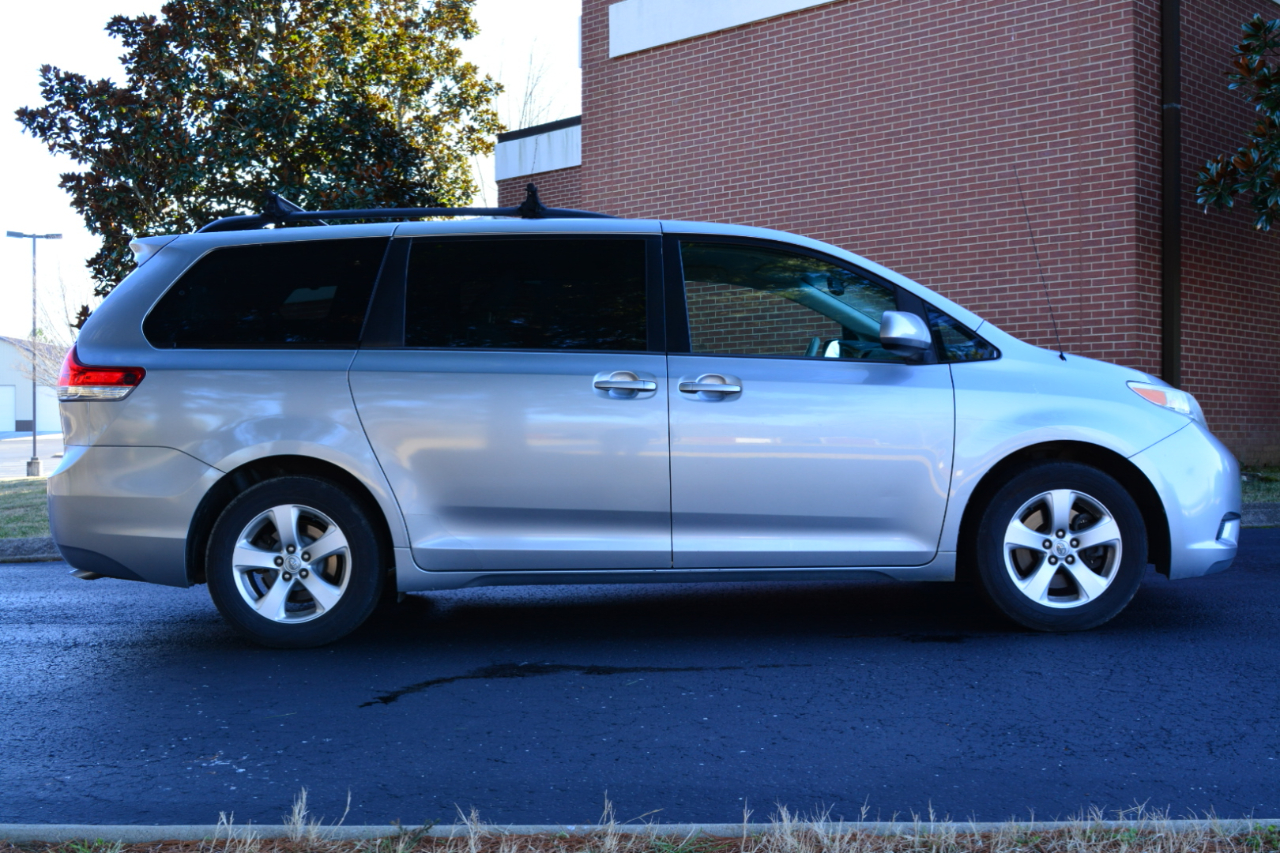 Toyota Sienna LE FWD 8-Passenger V6 2013