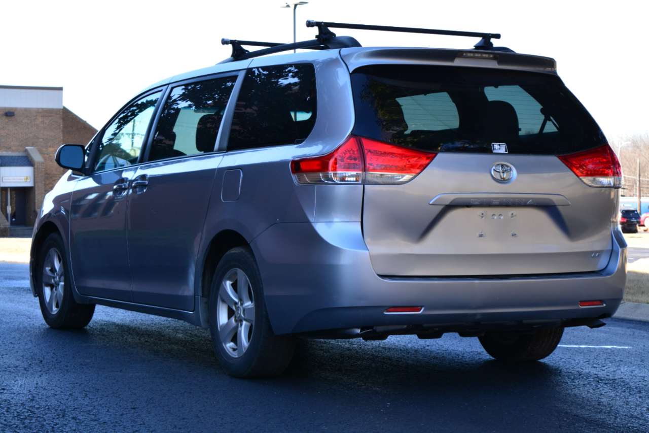 Toyota Sienna LE FWD 8-Passenger V6 2013