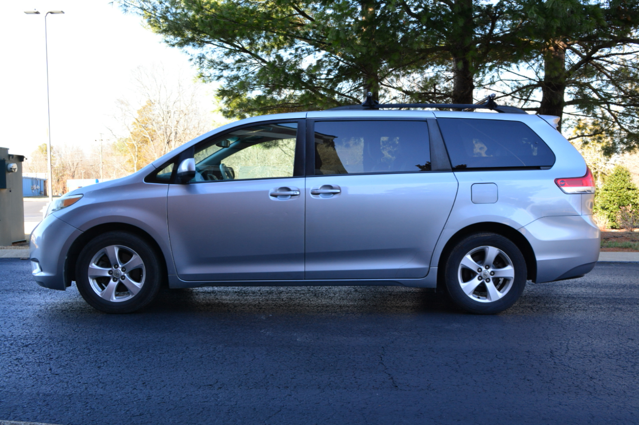 Toyota Sienna LE FWD 8-Passenger V6 2013