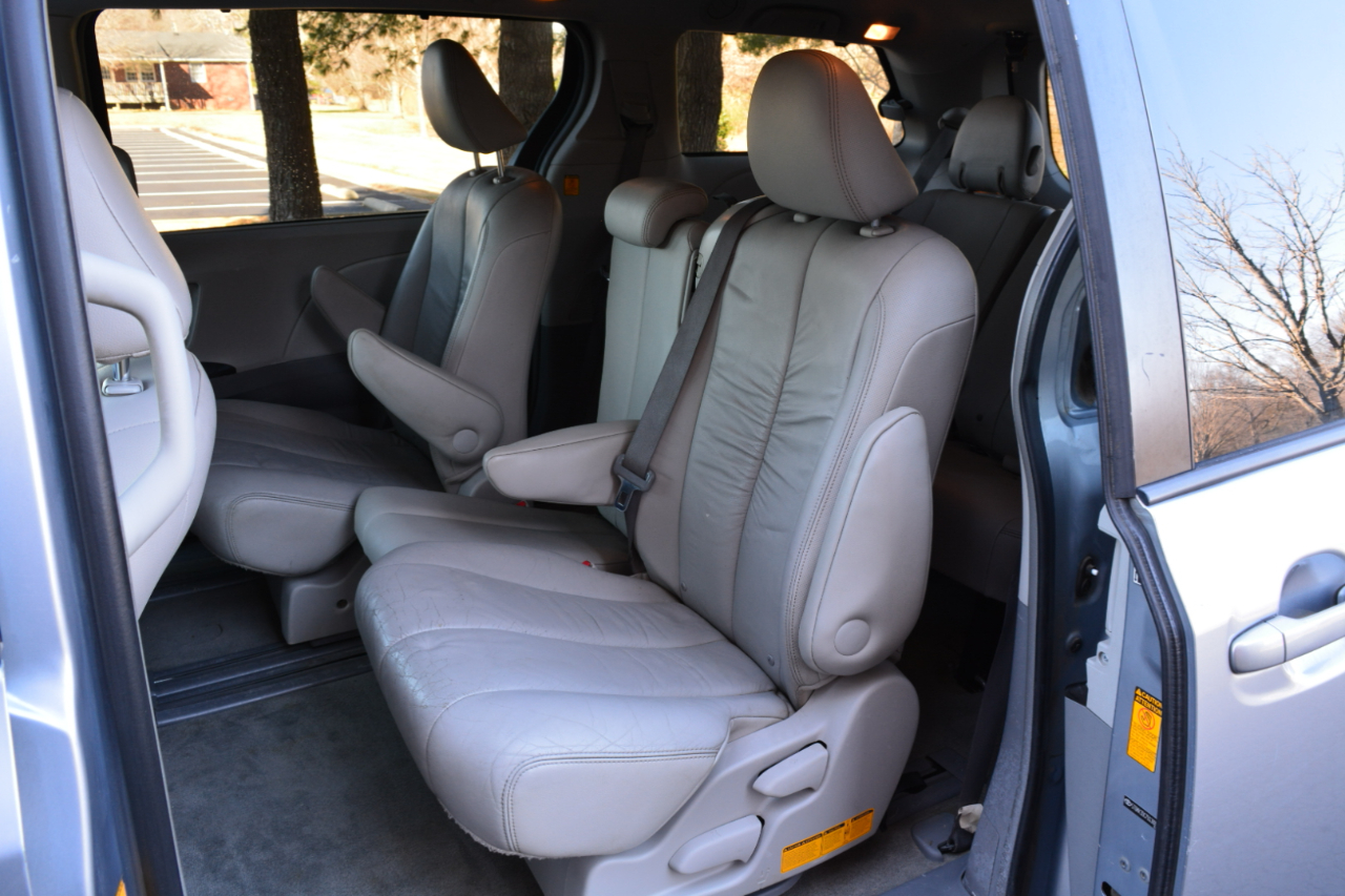 Toyota Sienna LE FWD 8-Passenger V6 2013
