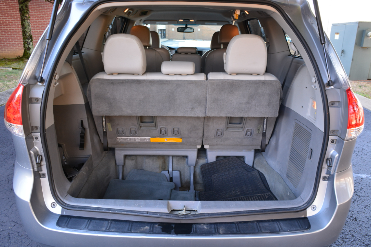 Toyota Sienna LE FWD 8-Passenger V6 2013