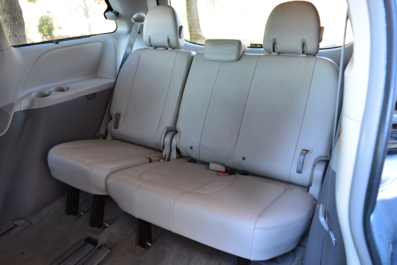 Toyota Sienna LE FWD 8-Passenger V6 2013