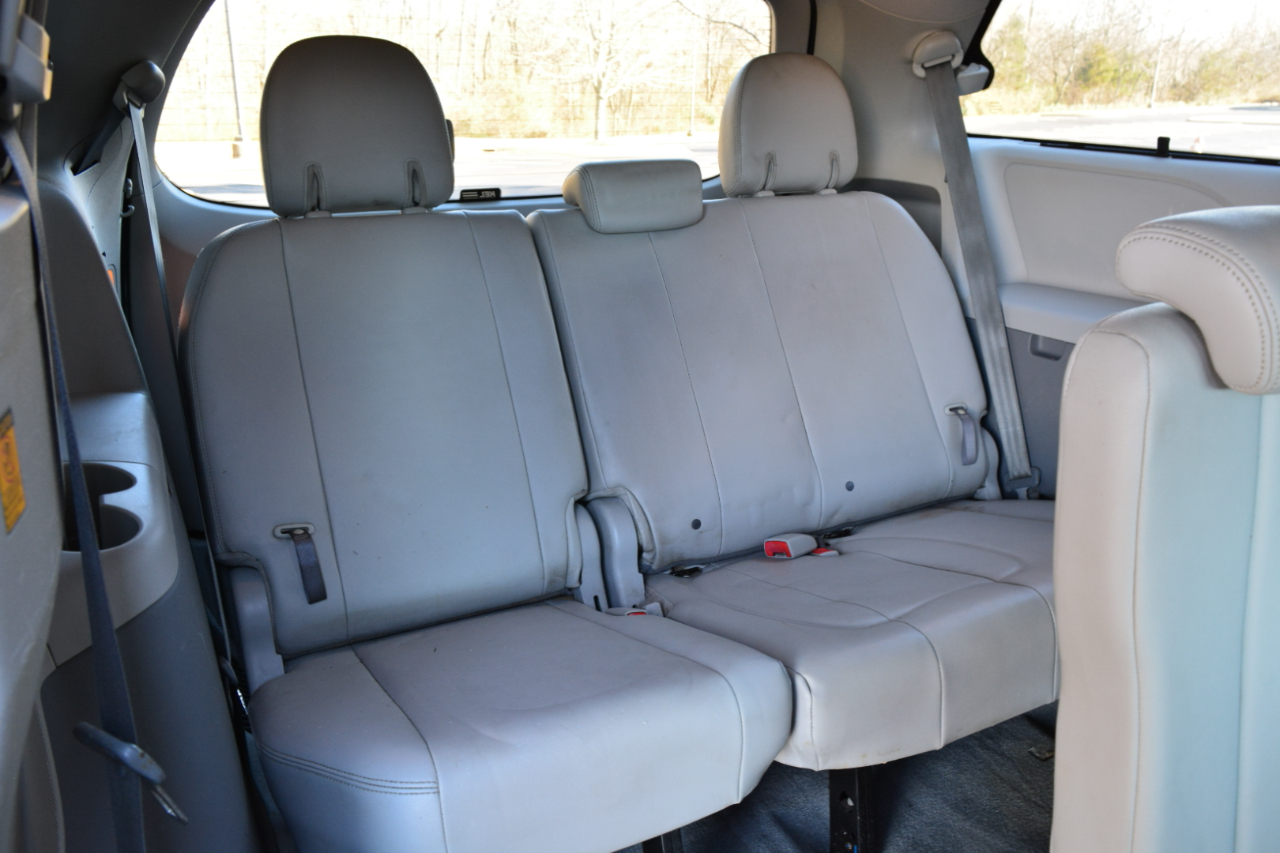 Toyota Sienna LE FWD 8-Passenger V6 2013