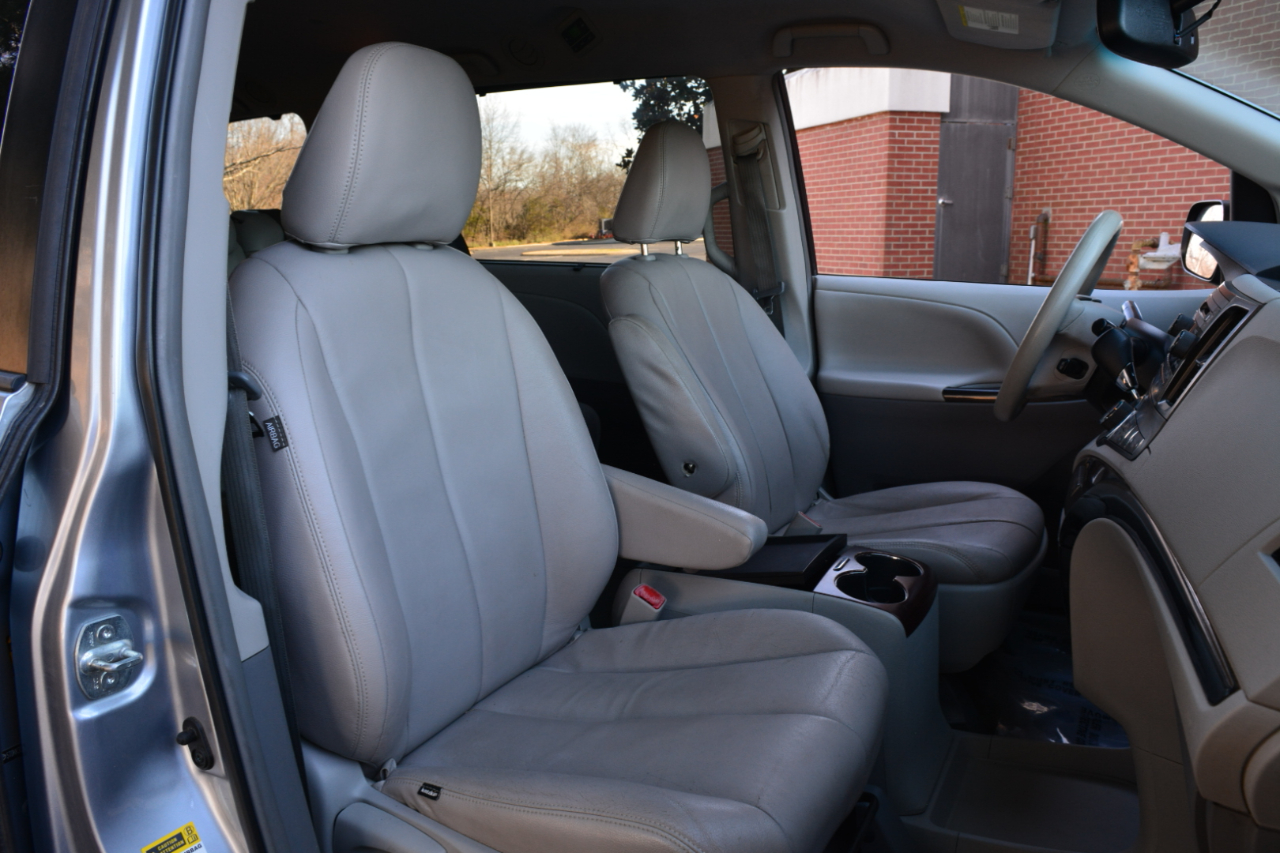 Toyota Sienna LE FWD 8-Passenger V6 2013