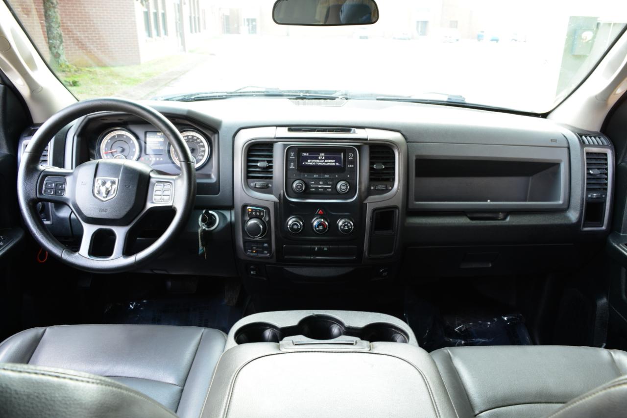 RAM 1500 Tradesman Quad Cab 4WD 2017