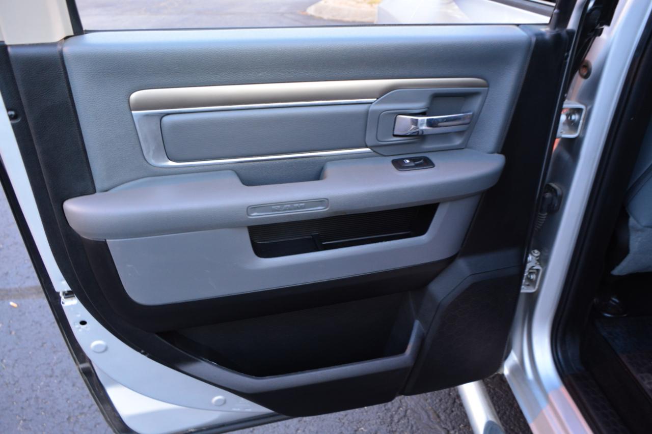 RAM 1500 SLT Crew Cab SWB 4WD 2016